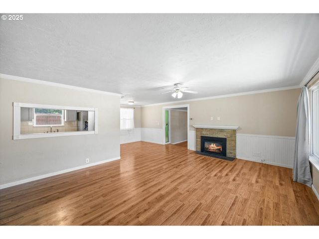 631 E 4TH Ave, Riddle, OR 97469