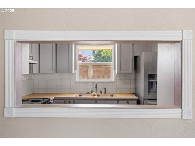 631 E 4TH Ave, Riddle, OR 97469