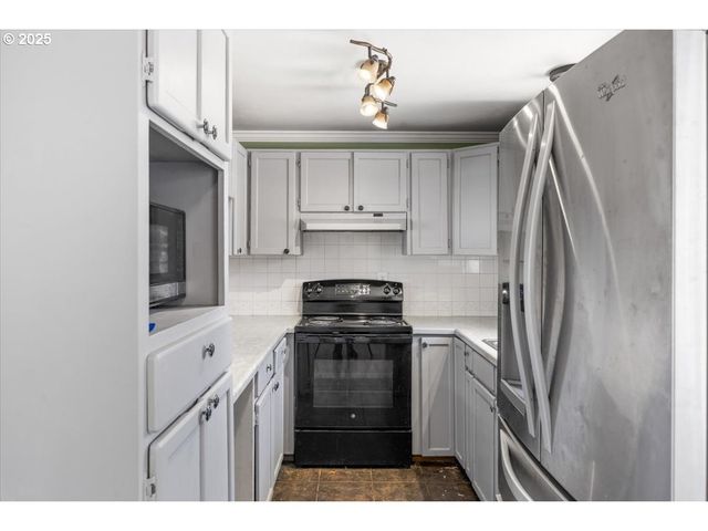 631 E 4TH Ave, Riddle, OR 97469