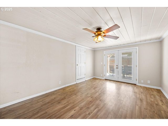 631 E 4TH Ave, Riddle, OR 97469