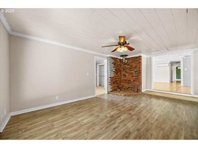 631 E 4TH Ave, Riddle, OR 97469