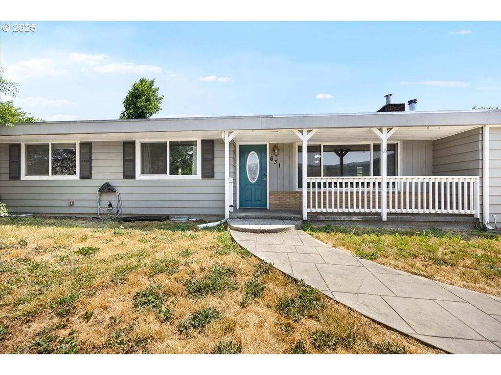 631 E 4TH Ave, Riddle, OR 97469