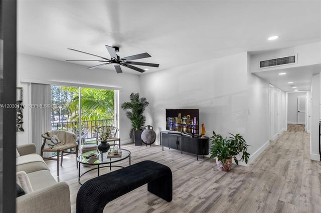 13726 SW 90th Ave 28, Miami, FL 33176