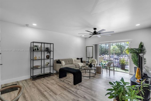 13726 SW 90th Ave 28, Miami, FL 33176