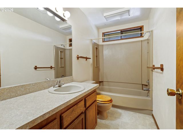 10410 Sw 25TH Ave, Portland, OR 97219