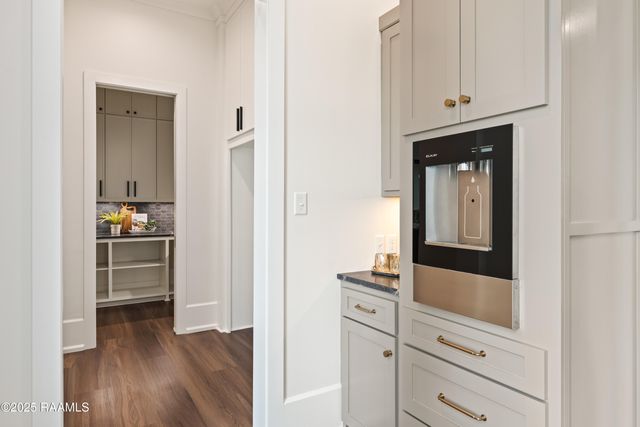 207 Sabal Bend Drive, Youngsville, LA 70592