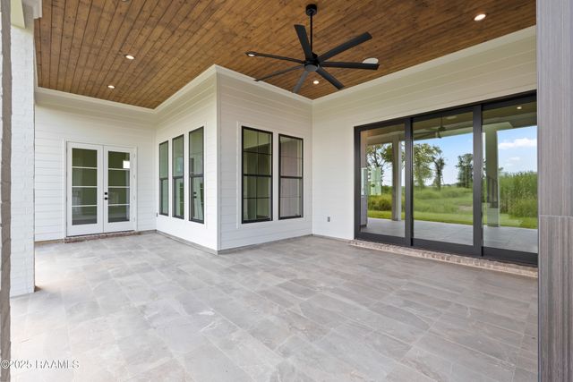 207 Sabal Bend Drive, Youngsville, LA 70592