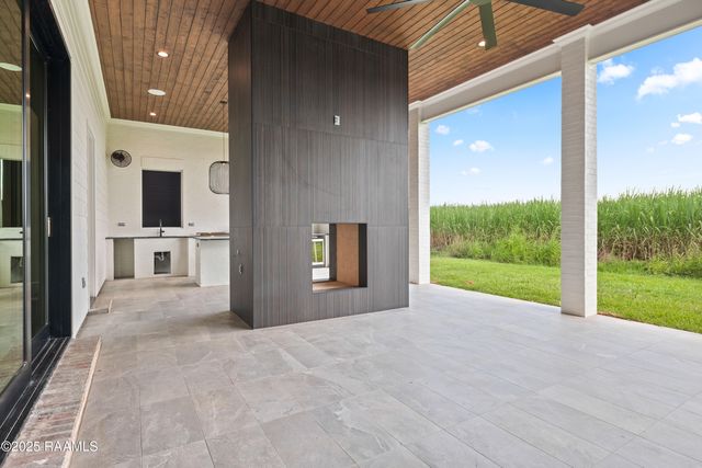 207 Sabal Bend Drive, Youngsville, LA 70592