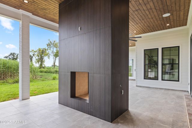 207 Sabal Bend Drive, Youngsville, LA 70592