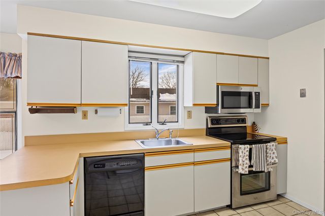 6 23rd Street, East Setauket, NY 11733