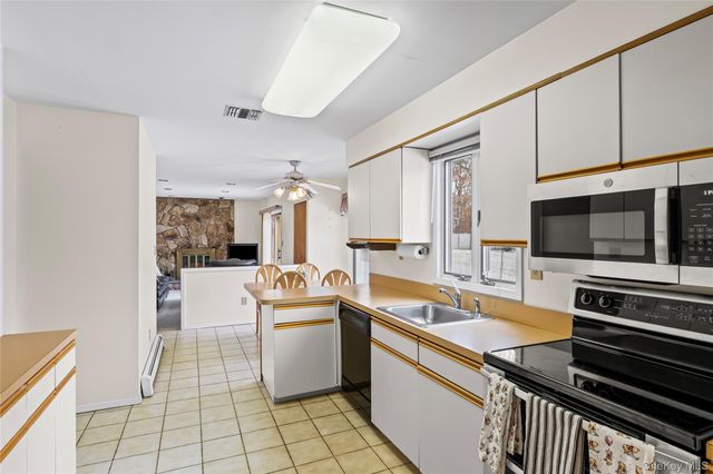 6 23rd Street, East Setauket, NY 11733