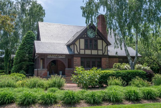 6 23rd Street, East Setauket, NY 11733