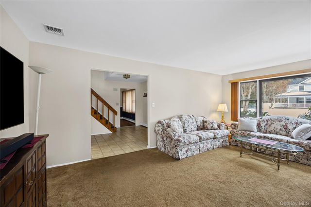 6 23rd Street, East Setauket, NY 11733