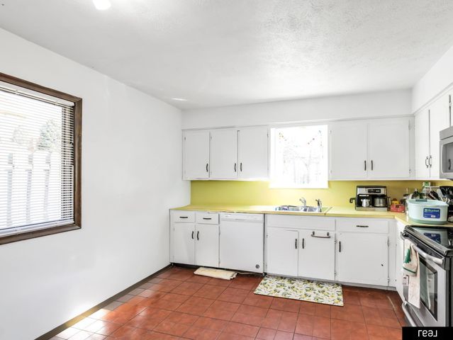 6527 & 6529 Lafayette Avenue, Omaha, NE 68132