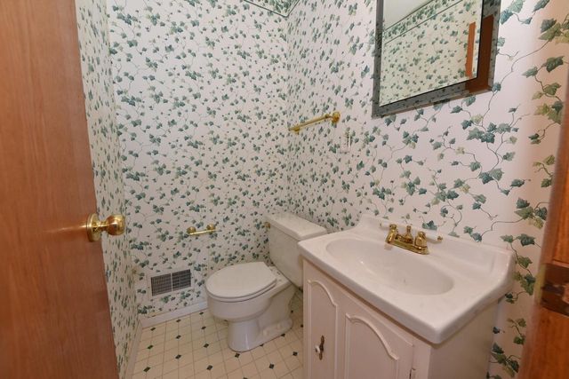 N79W16119 Community DRIVE, Menomonee Falls, WI 53051