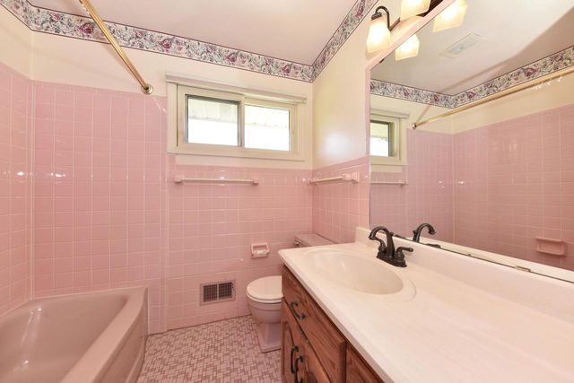 N79W16119 Community DRIVE, Menomonee Falls, WI 53051