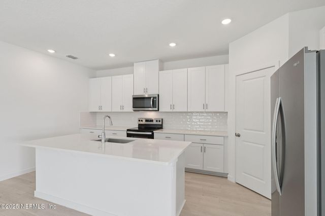 7433 EVERETT FOREST Drive, Jacksonville, FL 32219