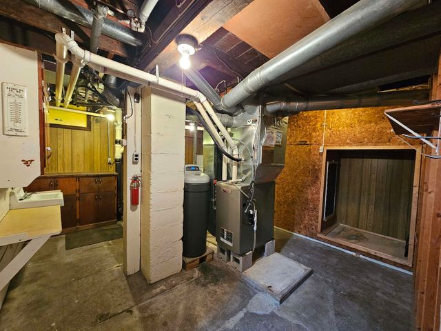 16 High School Boulevard, Greene, IA 50636