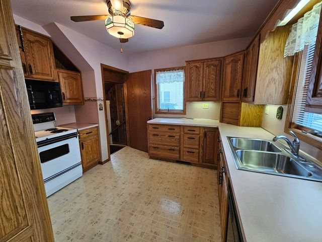 16 High School Boulevard, Greene, IA 50636