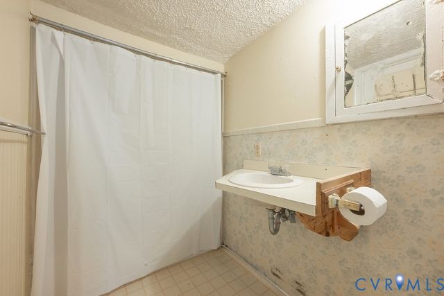 9 Kemper Ct, Sandston, VA 23150