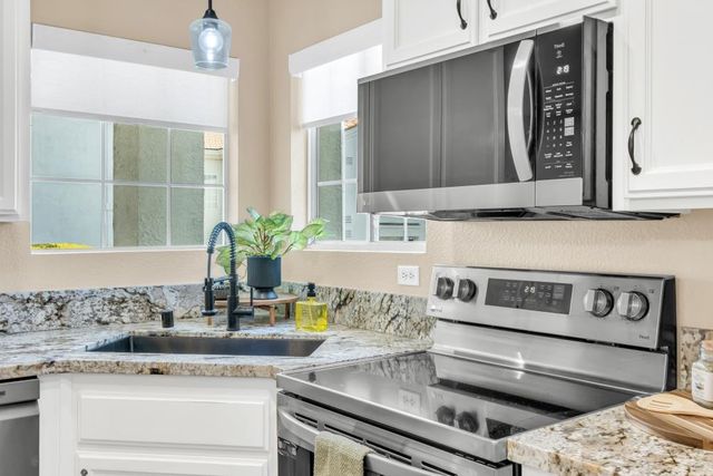 2902 Beachcomber Dr #2061, Rocklin, CA 95677