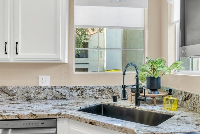 2902 Beachcomber Dr #2061, Rocklin, CA 95677
