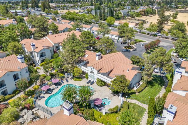 2902 Beachcomber Dr #2061, Rocklin, CA 95677
