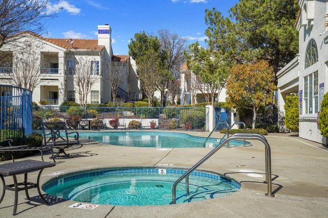 2902 Beachcomber Dr #2061, Rocklin, CA 95677