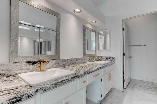 8953 Diamond Falls Drive, Las Vegas, NV 89117