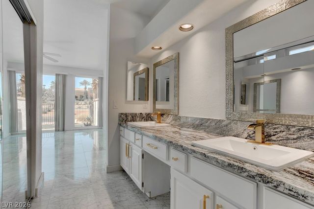 8953 Diamond Falls Drive, Las Vegas, NV 89117