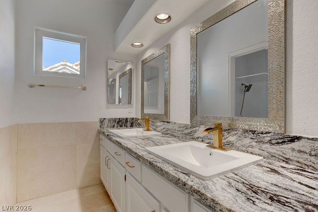 8953 Diamond Falls Drive, Las Vegas, NV 89117