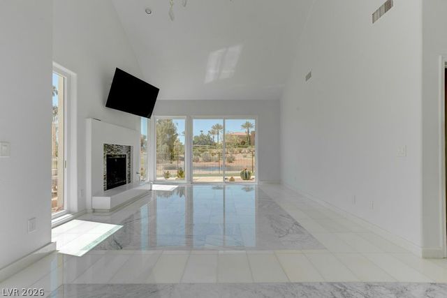 8953 Diamond Falls Drive, Las Vegas, NV 89117