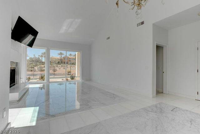 8953 Diamond Falls Drive, Las Vegas, NV 89117