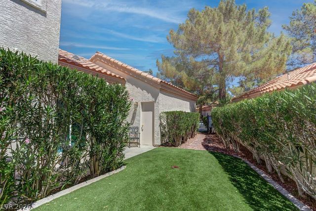 8953 Diamond Falls Drive, Las Vegas, NV 89117