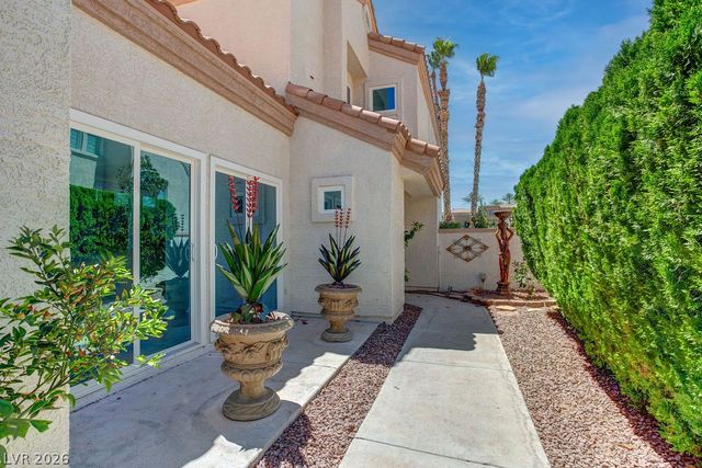 8953 Diamond Falls Drive, Las Vegas, NV 89117