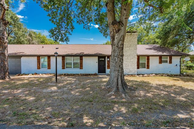 9884 Cherokee Trail, Quinlan, TX 75474