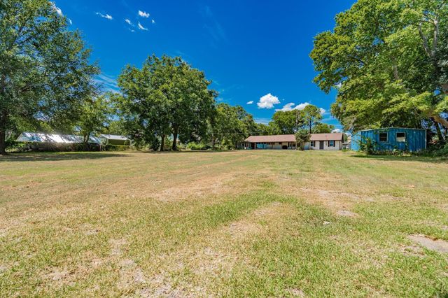 9884 Cherokee Trail, Quinlan, TX 75474