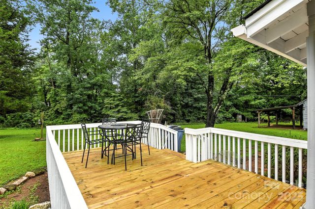 6346 olas Drive, Hickory, NC 28602