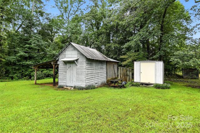 6346 olas Drive, Hickory, NC 28602