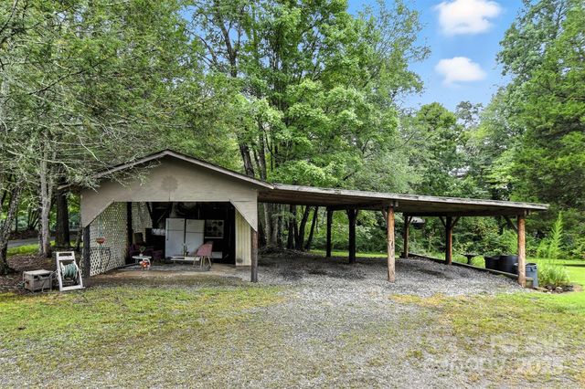 6346 olas Drive, Hickory, NC 28602