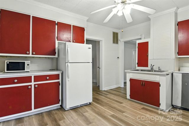 6346 olas Drive, Hickory, NC 28602