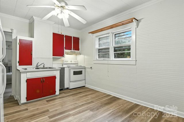 6346 olas Drive, Hickory, NC 28602