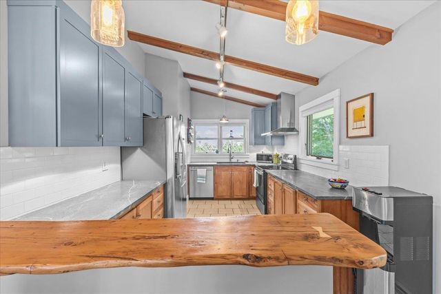 1412 Hinesburg Road, South Burlington, VT 05403
