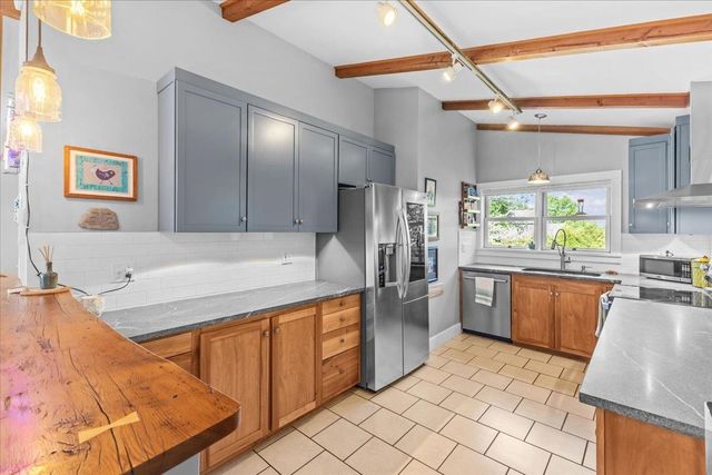 1412 Hinesburg Road, South Burlington, VT 05403