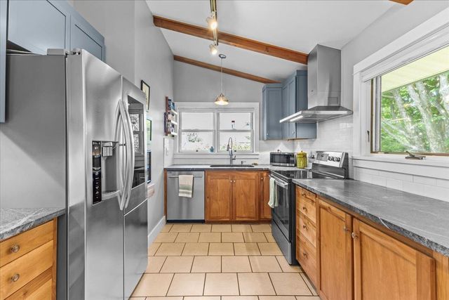 1412 Hinesburg Road, South Burlington, VT 05403