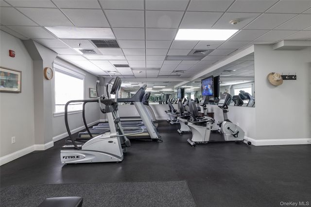 418 Willow Lane, Valley Stream, NY 11580