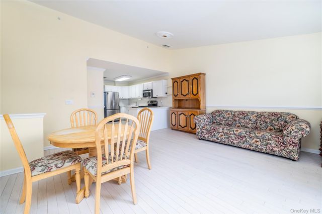 418 Willow Lane, Valley Stream, NY 11580