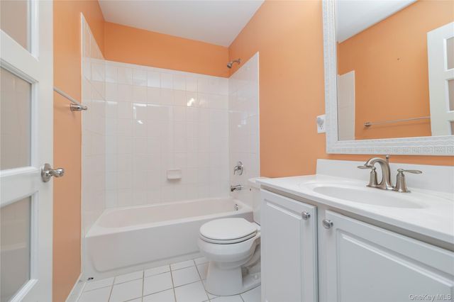 418 Willow Lane, Valley Stream, NY 11580