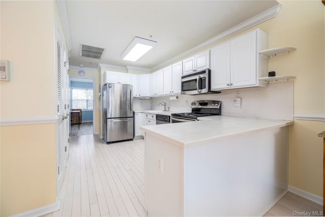 418 Willow Lane, Valley Stream, NY 11580