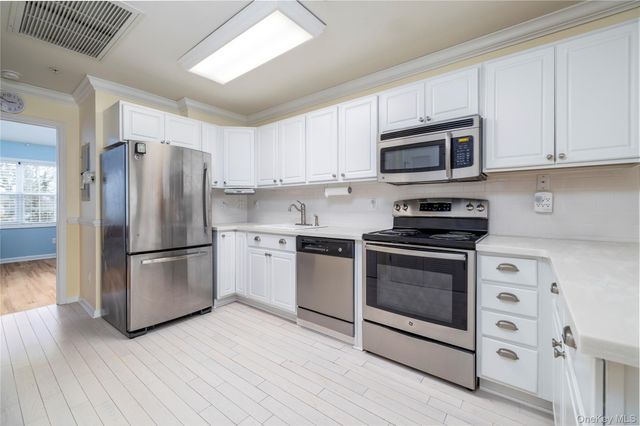 418 Willow Lane, Valley Stream, NY 11580